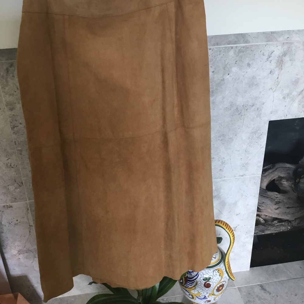INC SUEDE 3/4" length skirt MED LIKE NEW🐣